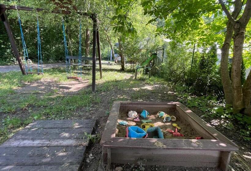패밀리 룸, Apartmány Hrázní