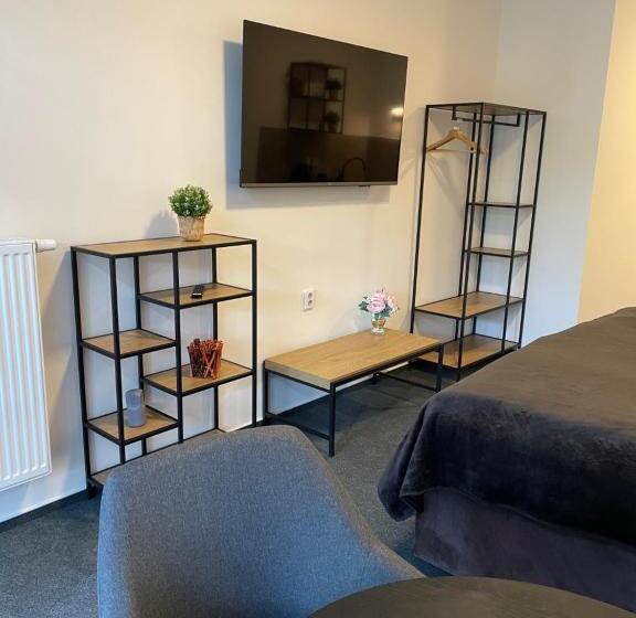 패밀리 룸, Apartmány Hrázní