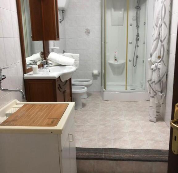 Стандартный внешний трехместный номер с ванной комнатой, Sweet Home