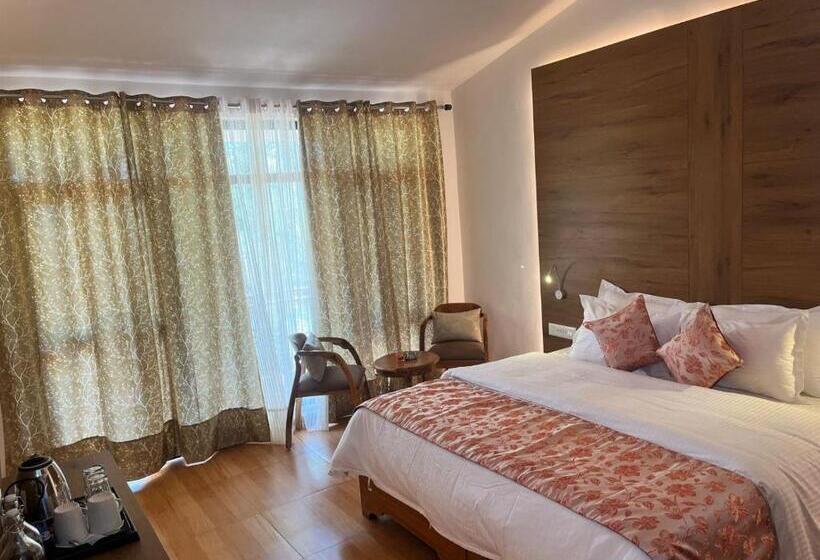 Номер Deluxe Вид на Горы, Crestmont Snow View Resort Ranikhet