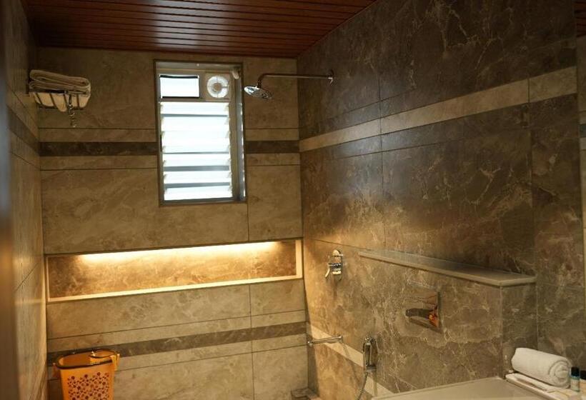 Номер Стандарт, Narayani Executive