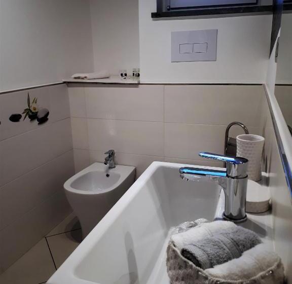 اتاق استاندارد با بالکن و چشم‌انداز دریا, Villa Treglia B&b