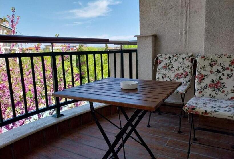 Номер Deluxe с Балконом, Private Studio In Emerald Beach Resort