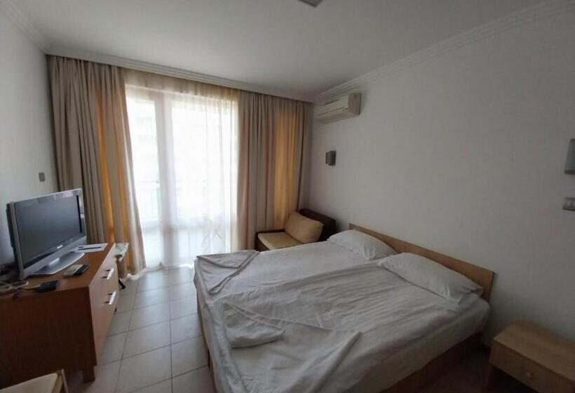Номер Deluxe с Балконом, Private Studio In Emerald Beach Resort