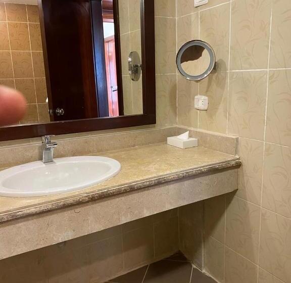 اتاق خانوادگی با چشم‌انداز دریا, Grand Waha Resort