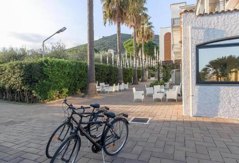Апартаменты 1 Спальня Вид на Сад, Liguria Apartments