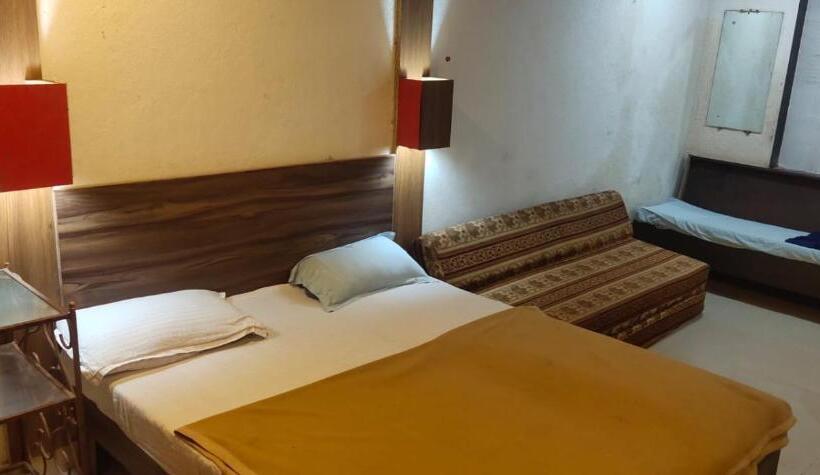 标准房带园景, Resort Hilltone Matheran