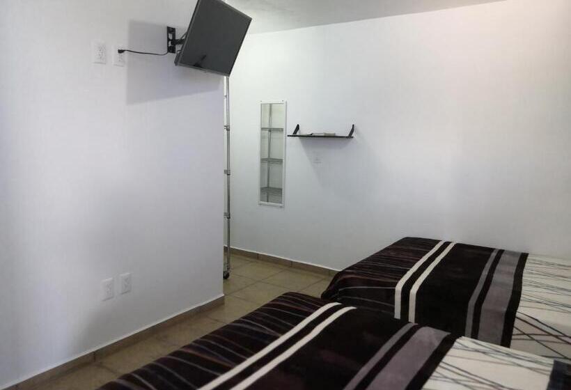 Quarto Quádruplo Estandar, Hostal Maple
