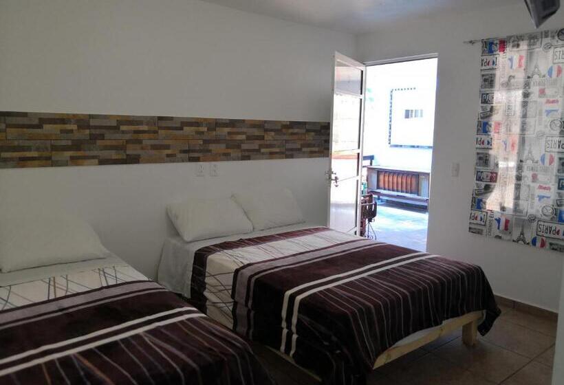 Quarto Quádruplo Estandar, Hostal Maple