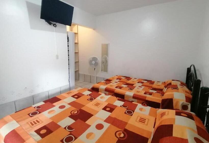 Quarto Quádruplo Estandar, Hostal Maple
