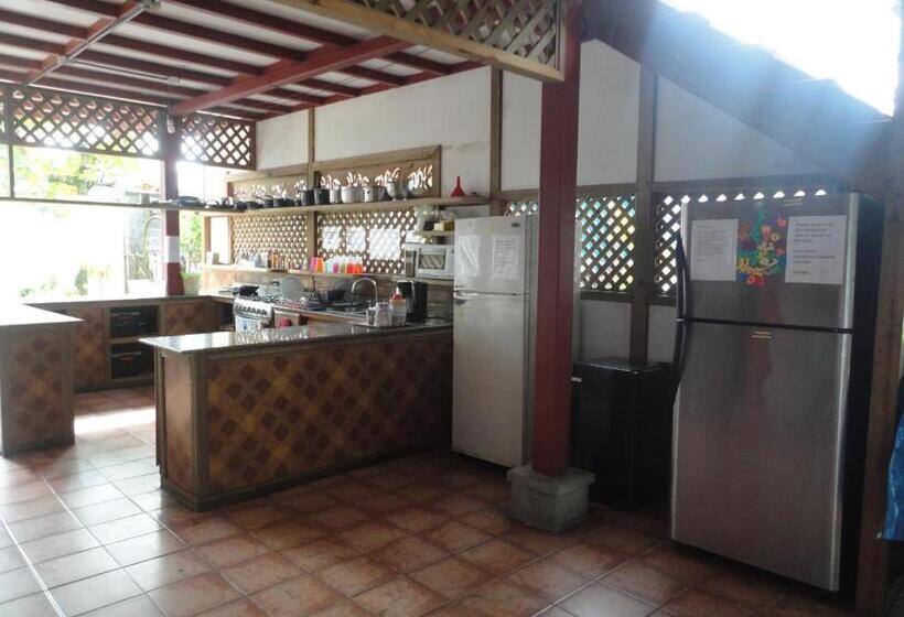 غرفة قياسية, Spanish By The Sea   Bocas