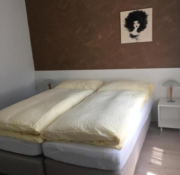 Номер Стандарт, B&b Tencia