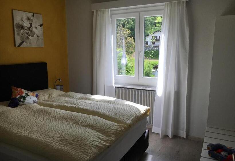 Полулюкс, B&b Tencia