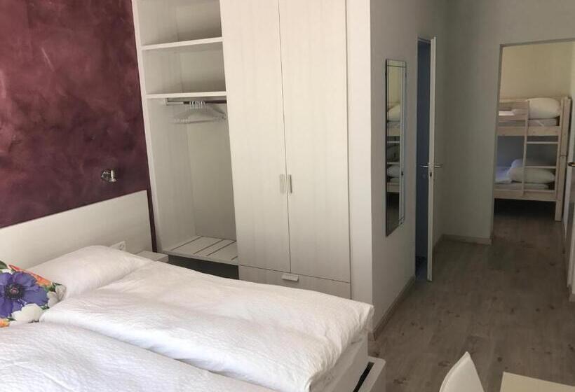 Полулюкс с Балконом, B&b Tencia