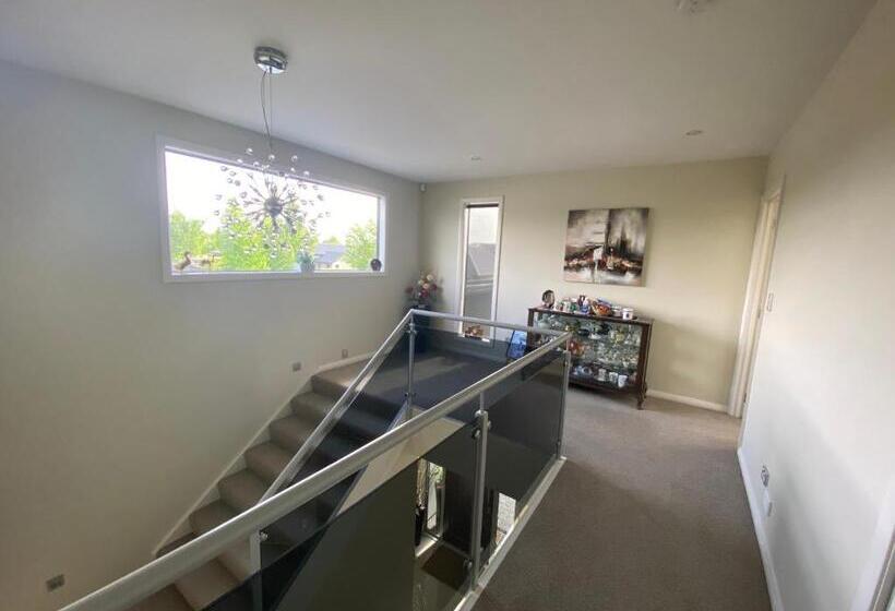اتاق استاندارد با سرویس بهداشتی مشترک, Nottinghill B N B