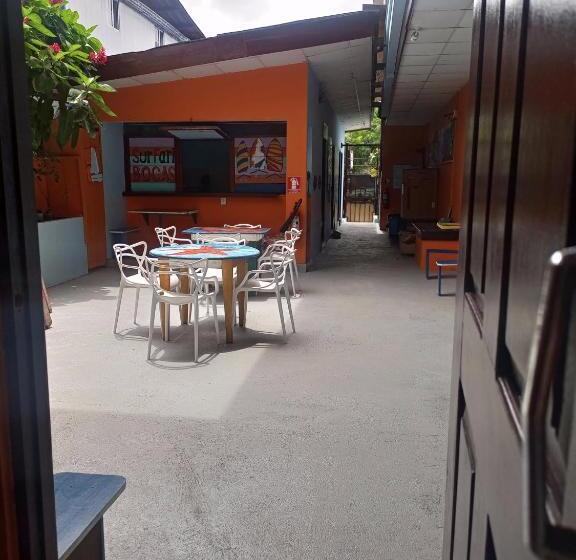 غرفة قياسية رباعية, Surfari Bocas