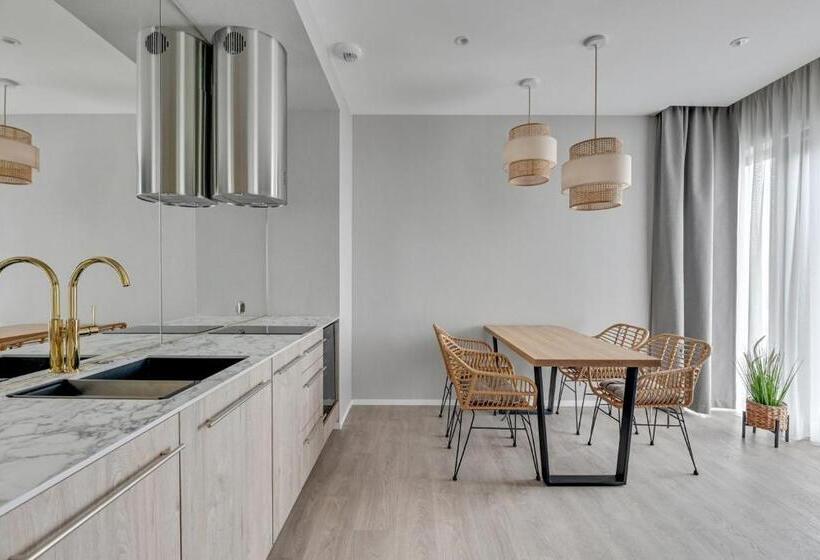 استودیوی استاندارد, Grano Hotel Solmarina