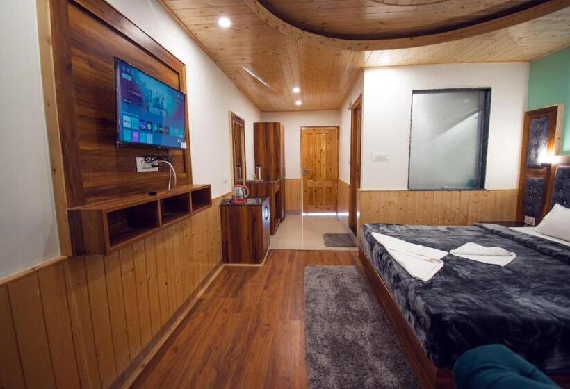 발코니 디럭스 룸, The Forest Pinnacle Hostel And Café, Old Manali
