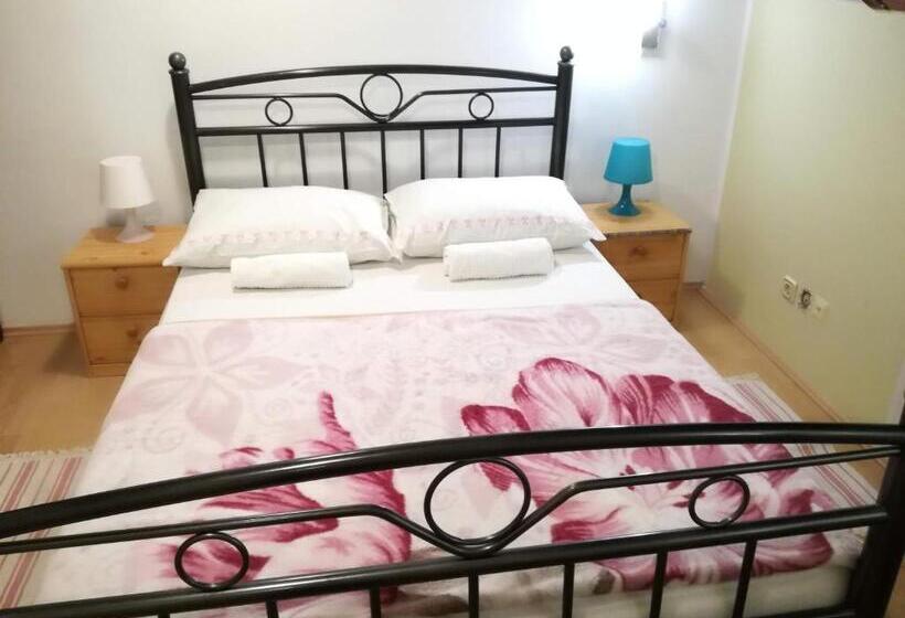 اتاق استاندارد, Favela Hostel