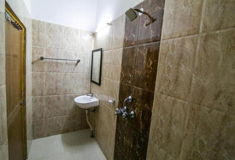 اتاق اکونومی یک تخته, Akashdeep