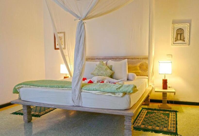 Полулюкс, Pongwe Bay Resort