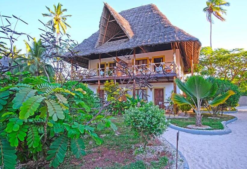 Полулюкс, Pongwe Bay Resort