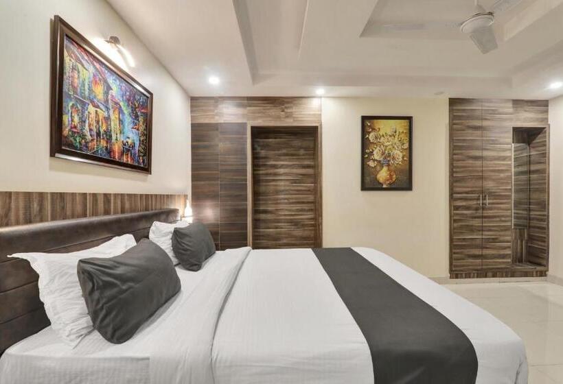 Трехместный Номер Deluxe, Super Townhouse Kankarbagh Formerly Kunwar Alcajars