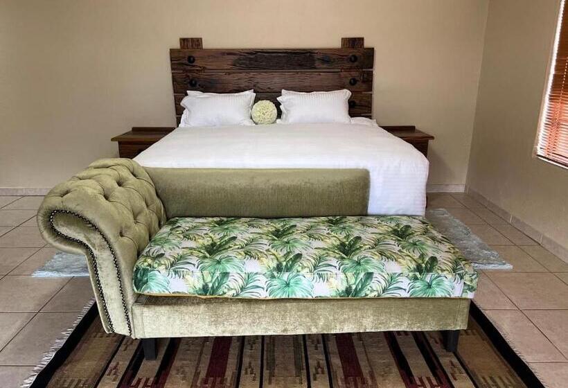 Номер Стандарт с Балконом, Lizzards Villa Guest House