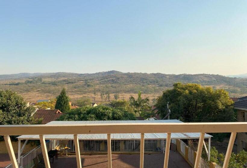 Номер Стандарт с Балконом, Lizzards Villa Guest House