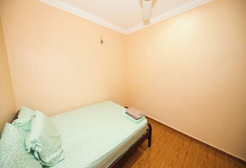 Апартаменты 3 Спальни, Oyo 91004 Homestay Masjid At Taqwa