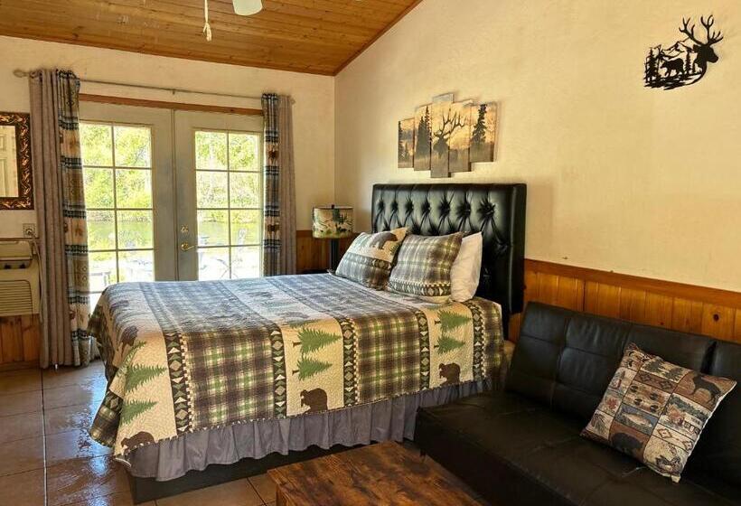 Семейный Номер, Sequoia River Front Cabins