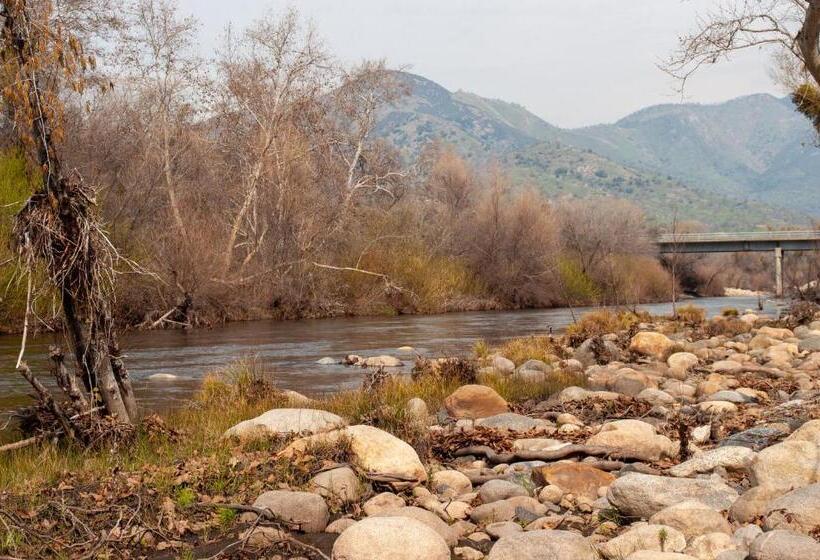 Бунгало Стандарт, Sequoia River Front Cabins
