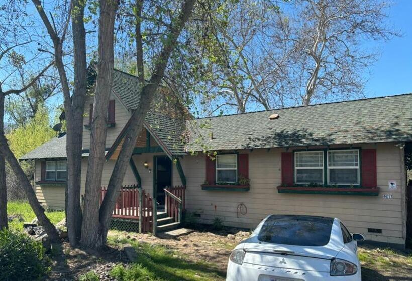 Апартаменты 2 Спальни, Sequoia River Front Cabins