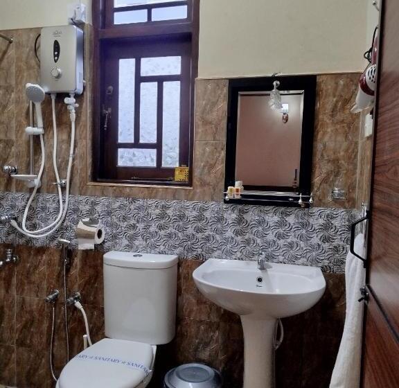 家庭间, Cosy White Palace