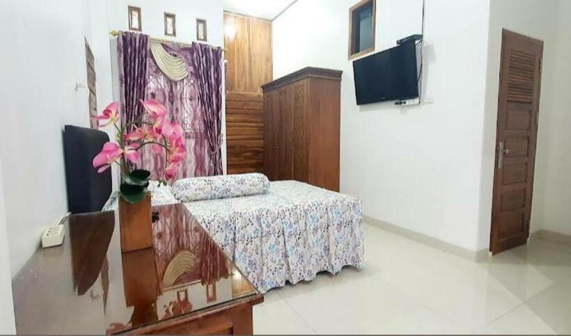 Номер Стандарт, Ibuku Kost Khusus Wanita