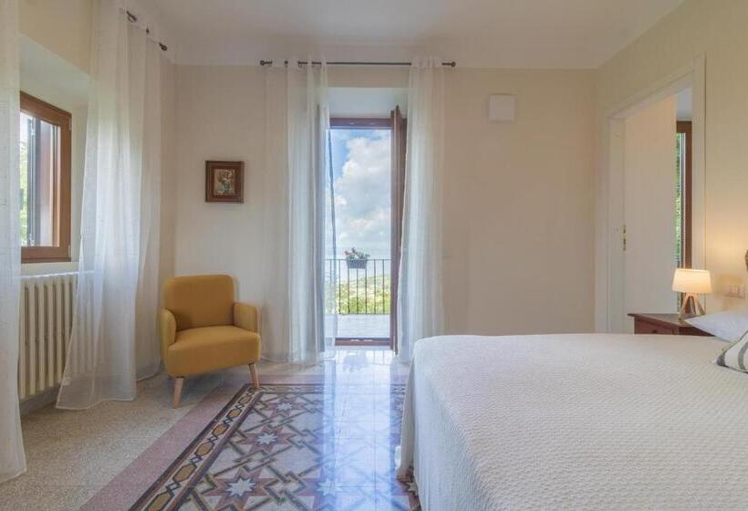 Полулюкс Одноместный с Террасой, Lake Lovers Lodge