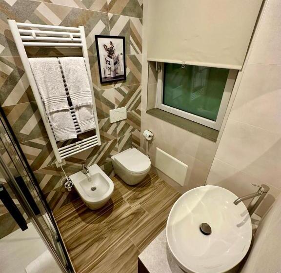 غرفة ديلوكس, Qualora Room & Suite