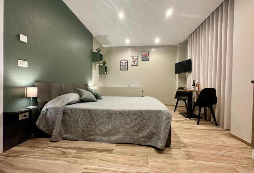 غرفة ديلوكس, Qualora Room & Suite