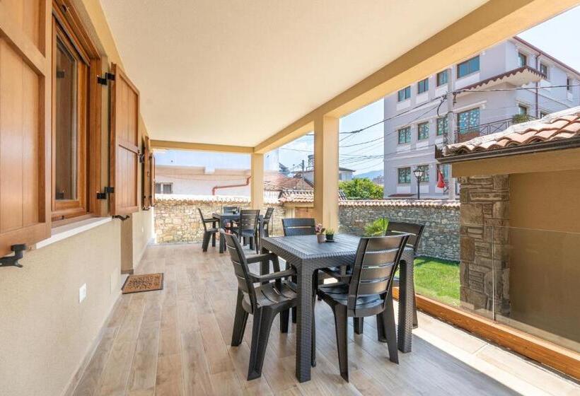 디럭스 트리플 룸, Villa Zoi A Stay To Remember I Guesthouse Inside Elbasan Castle