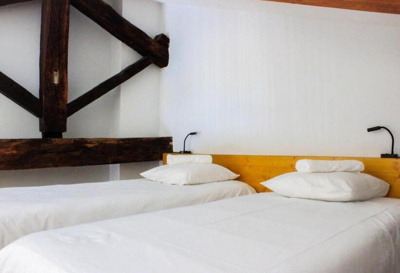 Семейный Номер, Auberge Le Leo De Foix