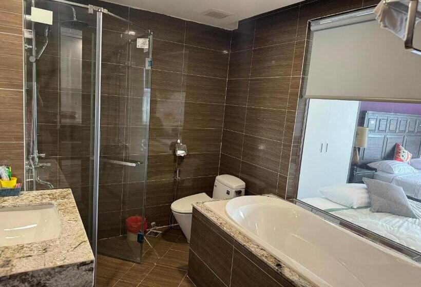 اتاق خانوادگی, Anson Condotel