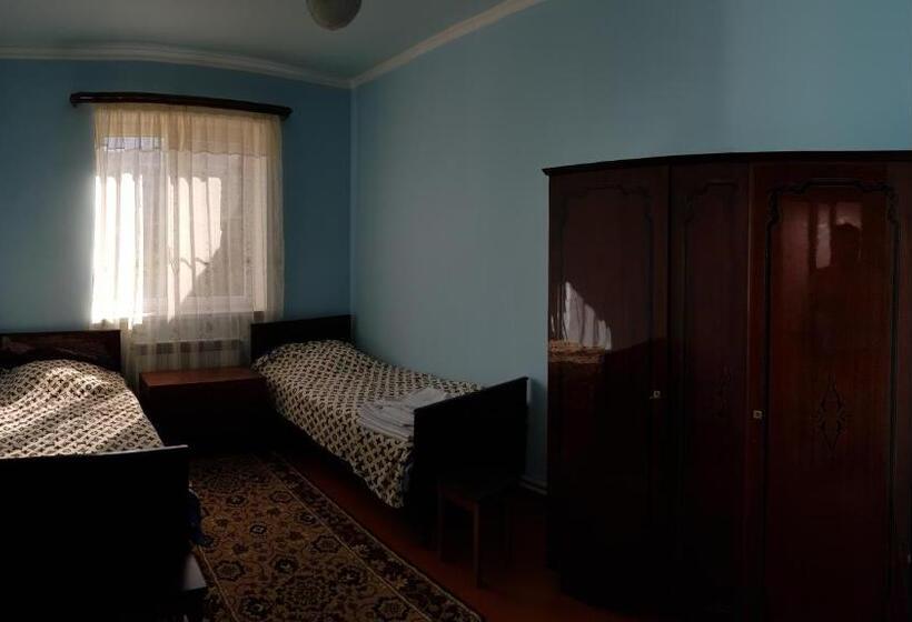 Номер Стандарт Вид на Сад, Ashot & Gohar B&b
