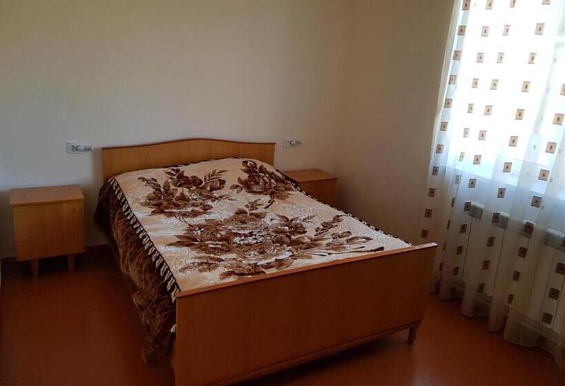 Номер Стандарт, Ashot & Gohar B&b