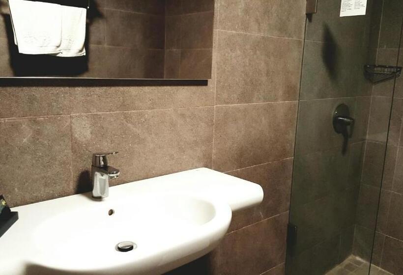 اتاق لوکس با تخت بزرگ, Grand Hotel Central