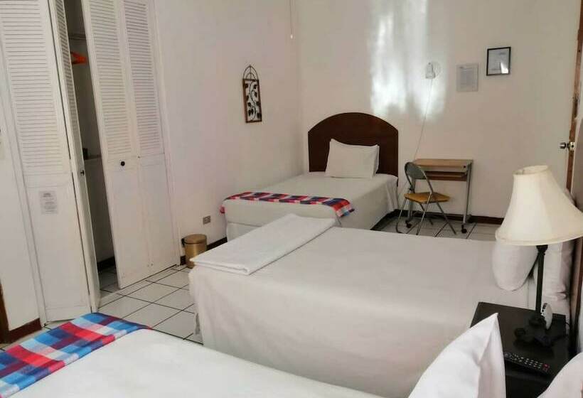 اتاق استاندارد سه نفره, Novohostal B&b