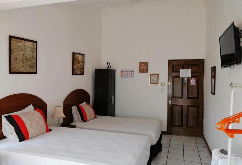 اتاق استاندارد سه نفره, Novohostal B&b