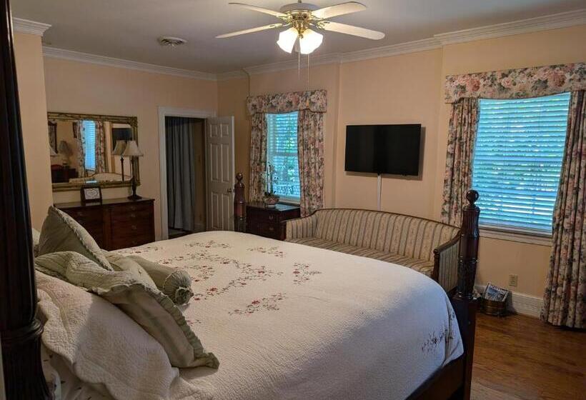 Люкс с Балконом, Virginia Cliffe Inn