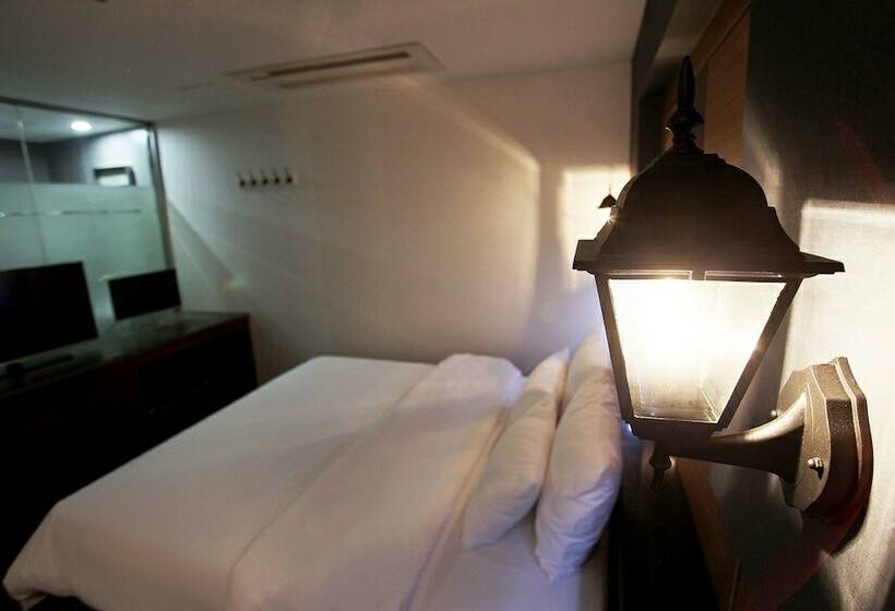 Quarto Deluxe, The Ace