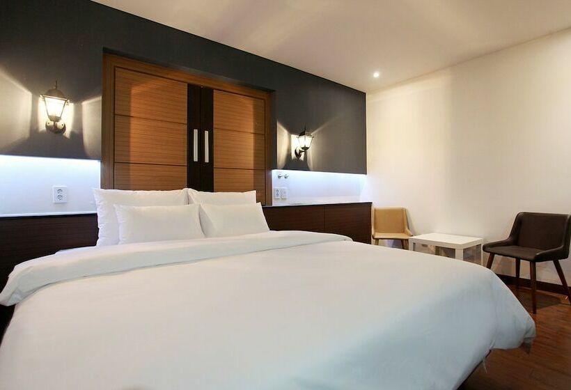 Quarto Deluxe, The Ace