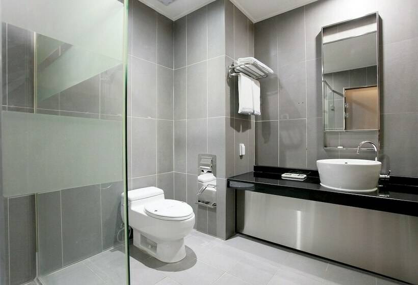 Quarto Deluxe, The Ace